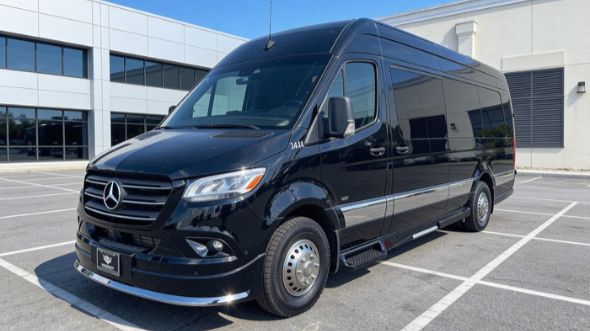 10 passenger sprinter van chicago