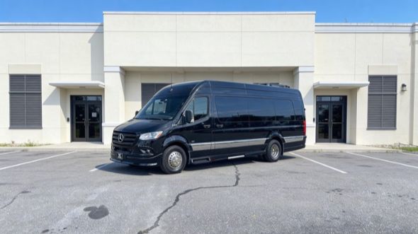 15 passenger sprinter van chicago